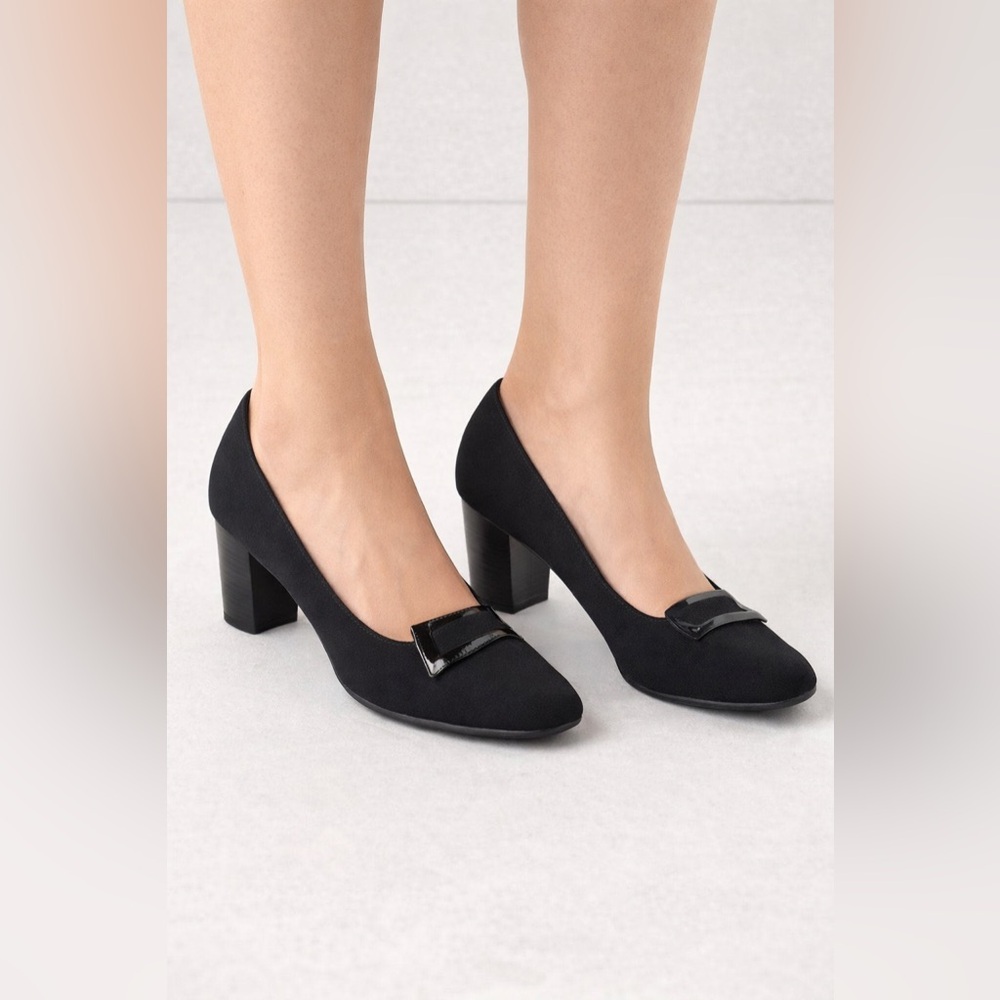 Like New! Clarks Ortholite® Leather Everyday Levee Delta pump, 9.5, MSRP $149